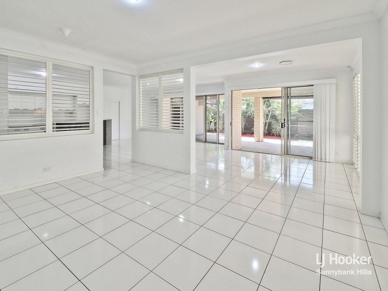 18 Landsborough Street, Rochedale South QLD 4123