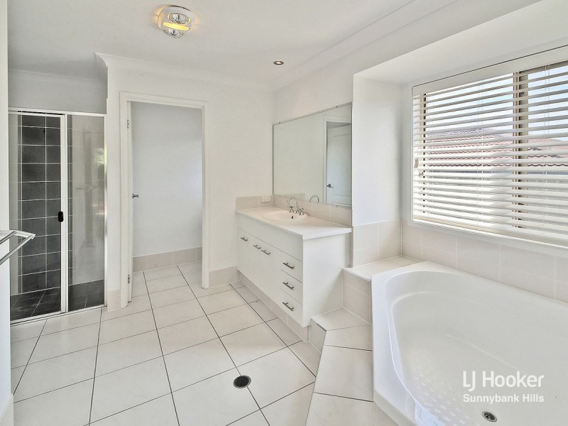 18 Landsborough Street, Rochedale South QLD 4123