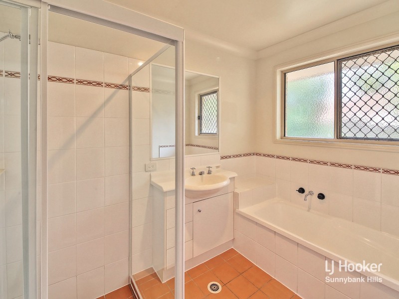 6 Red Pine Court, Calamvale QLD 4116
