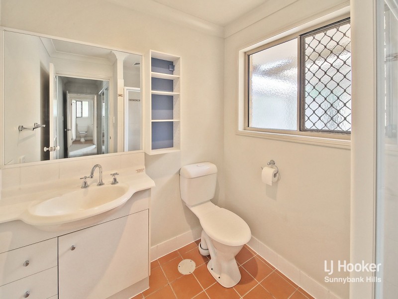 6 Red Pine Court, Calamvale QLD 4116