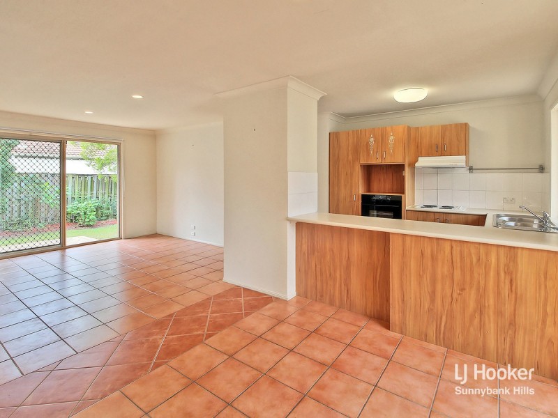 6 Red Pine Court, Calamvale QLD 4116