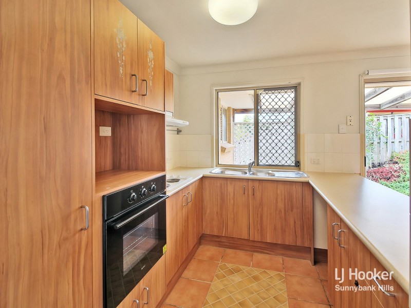 6 Red Pine Court, Calamvale QLD 4116