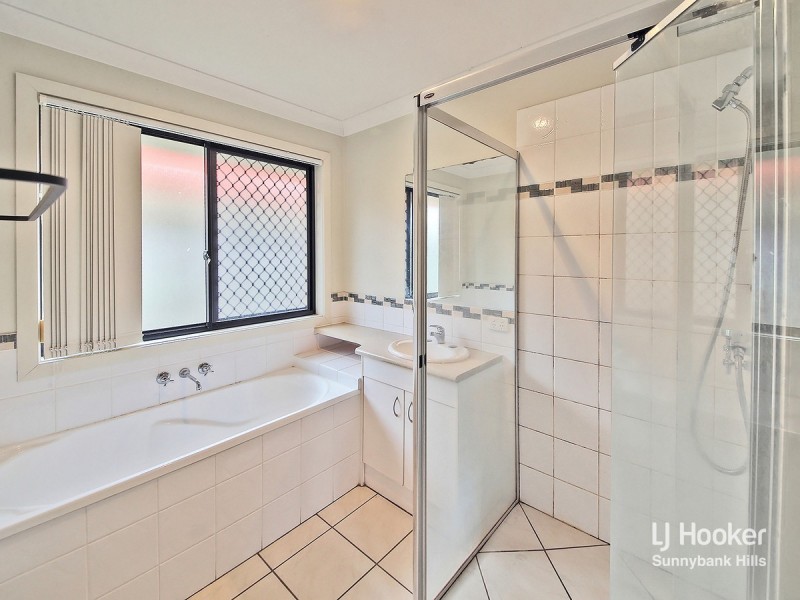 4 Tuckeroo Place, Sunnybank Hills QLD 4109