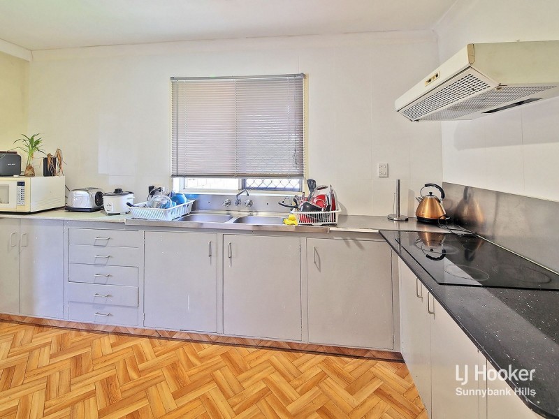 17 Springfield Street, Macgregor QLD 4109