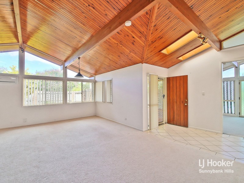 8 Chateau Street, Calamvale QLD 4116