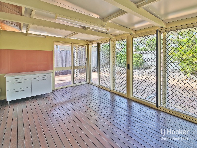 8 Chateau Street, Calamvale QLD 4116