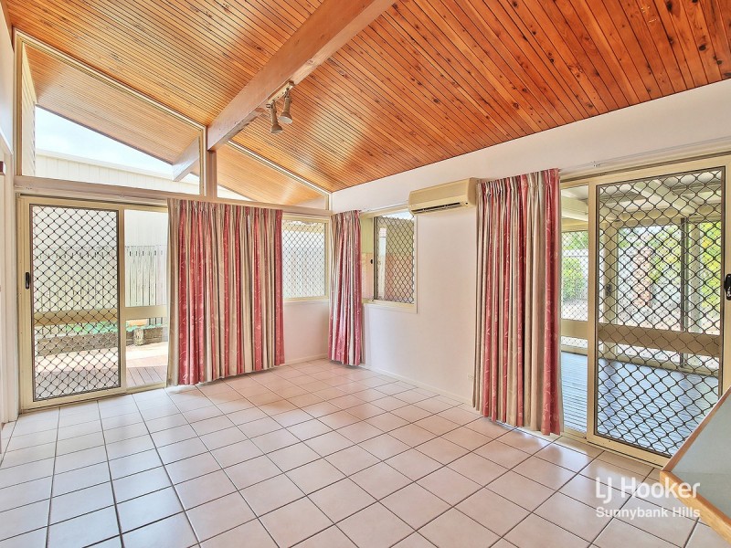 8 Chateau Street, Calamvale QLD 4116