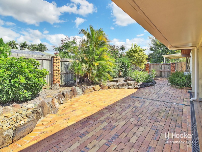 8 Chateau Street, Calamvale QLD 4116