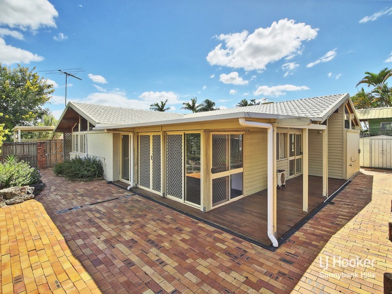 8 Chateau Street, Calamvale QLD 4116