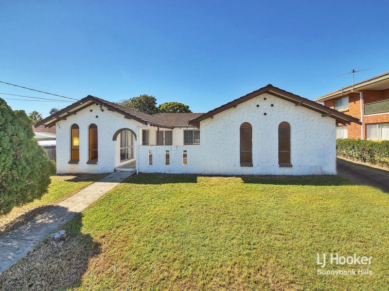 11 Saffron Street, Robertson QLD 4109