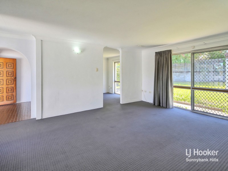 11 Saffron Street, Robertson QLD 4109