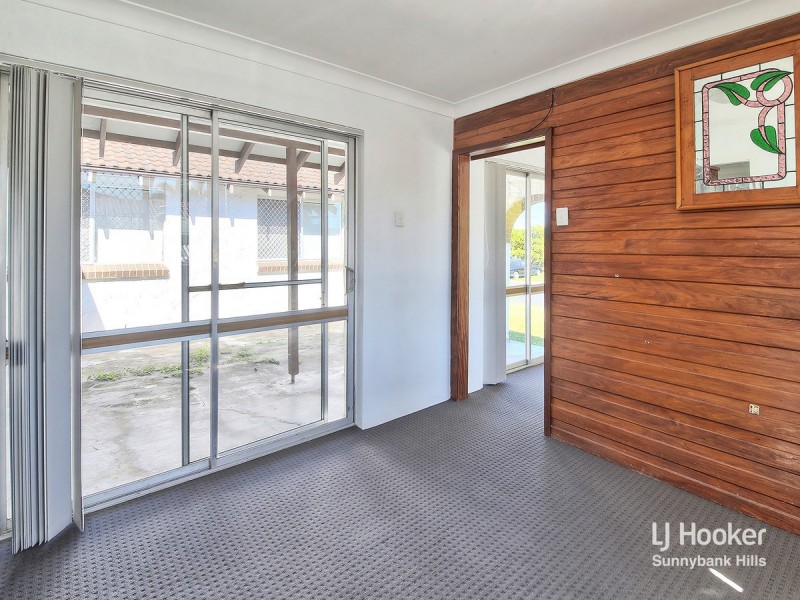 11 Saffron Street, Robertson QLD 4109