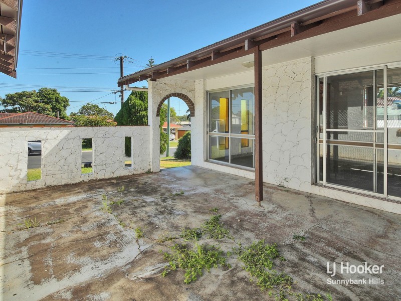 11 Saffron Street, Robertson QLD 4109