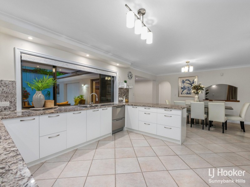 11 Cornflower Street, Mansfield QLD 4122