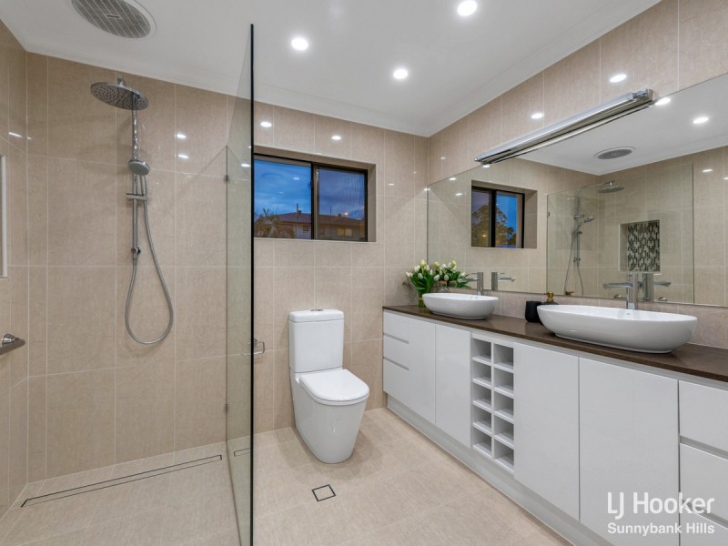 11 Cornflower Street, Mansfield QLD 4122