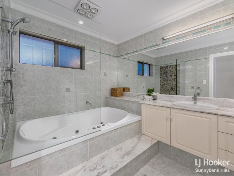 11 Cornflower Street, Mansfield QLD 4122