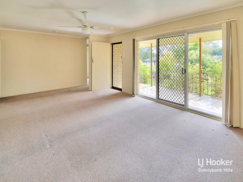 24 Blackwattle Street, Macgregor QLD 4109