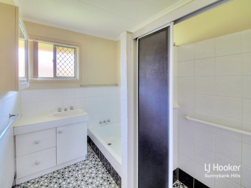 24 Blackwattle Street, Macgregor QLD 4109