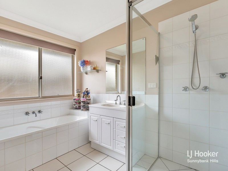 1 Golden Ash Court, Sunnybank Hills QLD 4109