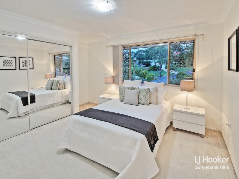 16 Golden Rain Place, Stretton QLD 4116
