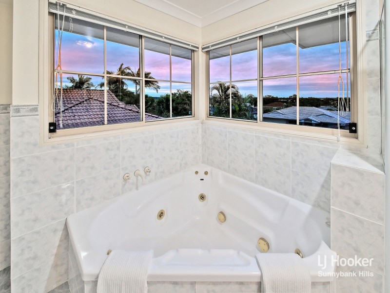 16 Golden Rain Place, Stretton QLD 4116