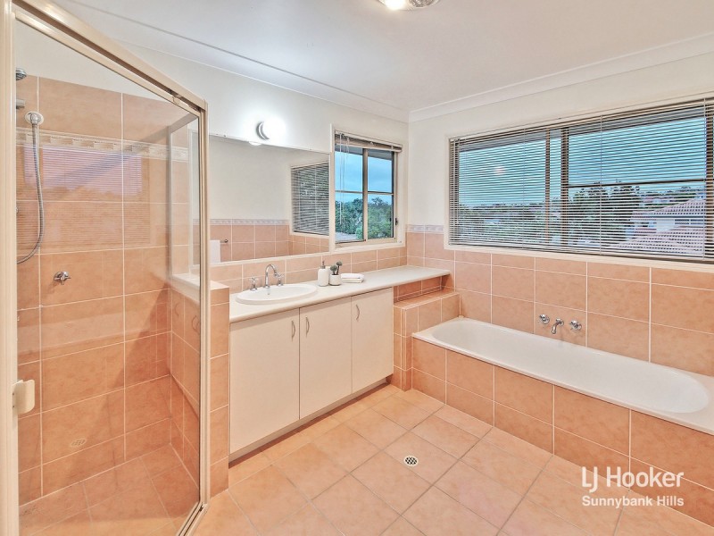 16 Golden Rain Place, Stretton QLD 4116