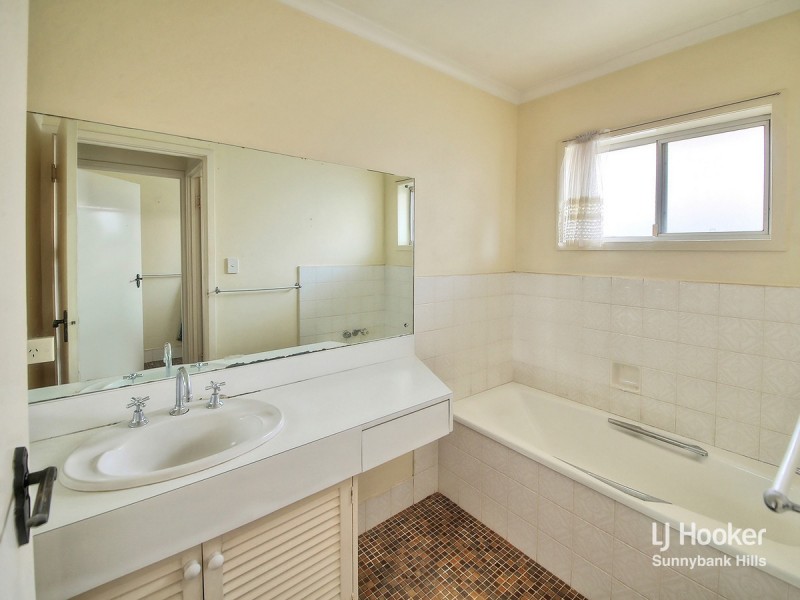 10 Fleetwood Street, Macgregor QLD 4109