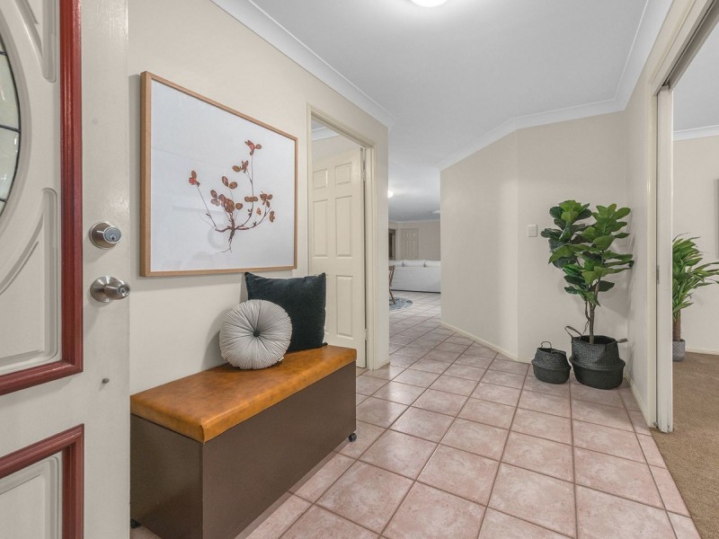 4 Lindeman Place, Eight Mile Plains QLD 4113