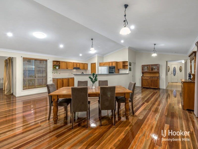 31 Cambridge Place, Wishart QLD 4122