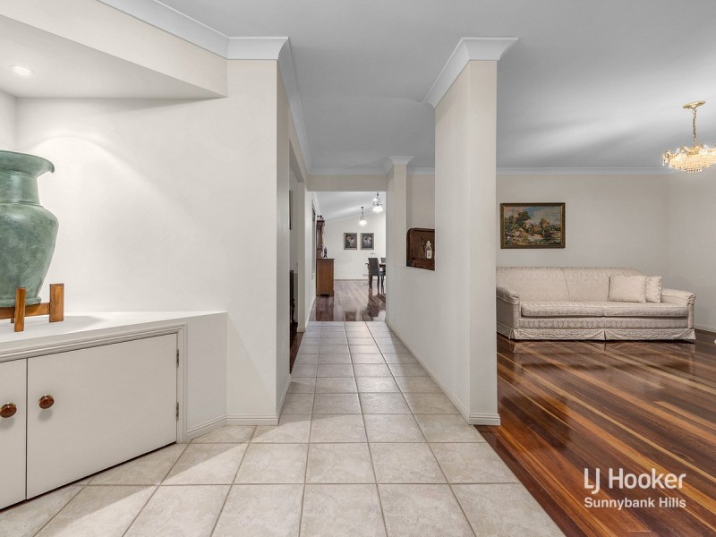 31 Cambridge Place, Wishart QLD 4122