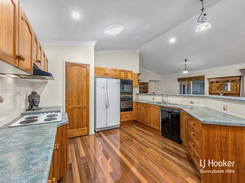 31 Cambridge Place, Wishart QLD 4122