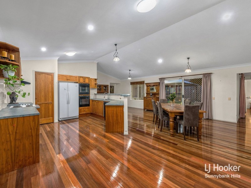 31 Cambridge Place, Wishart QLD 4122