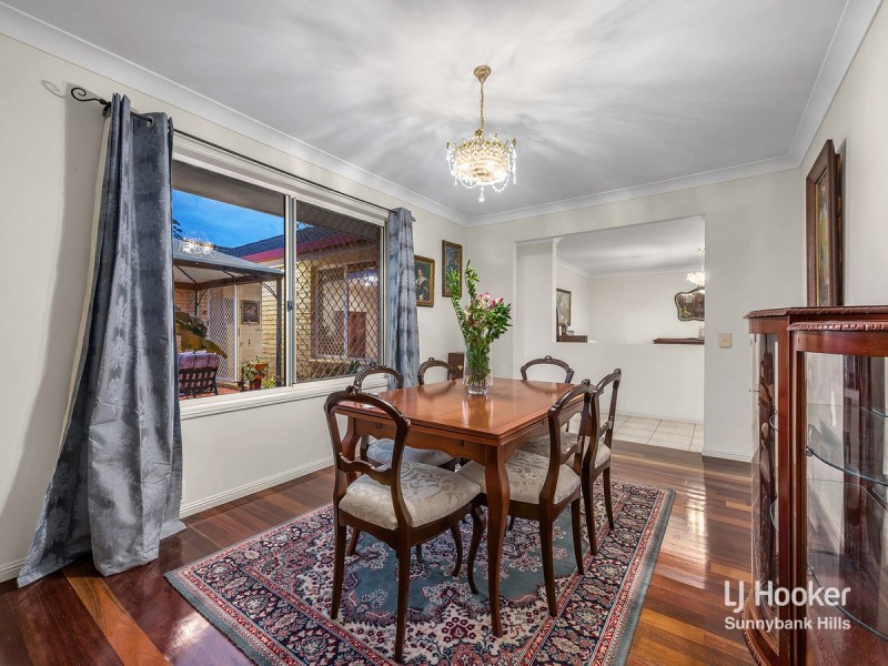 31 Cambridge Place, Wishart QLD 4122