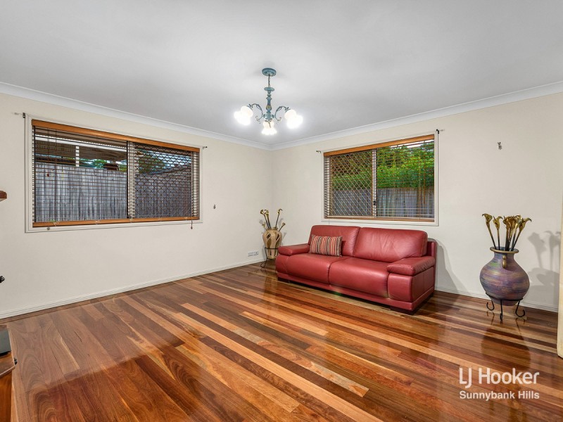 31 Cambridge Place, Wishart QLD 4122