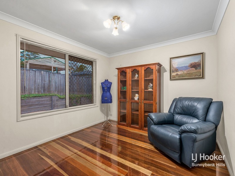 31 Cambridge Place, Wishart QLD 4122