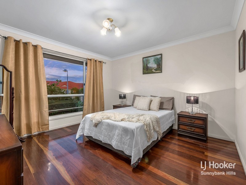 31 Cambridge Place, Wishart QLD 4122