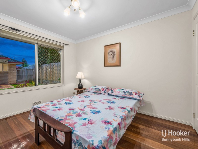 31 Cambridge Place, Wishart QLD 4122