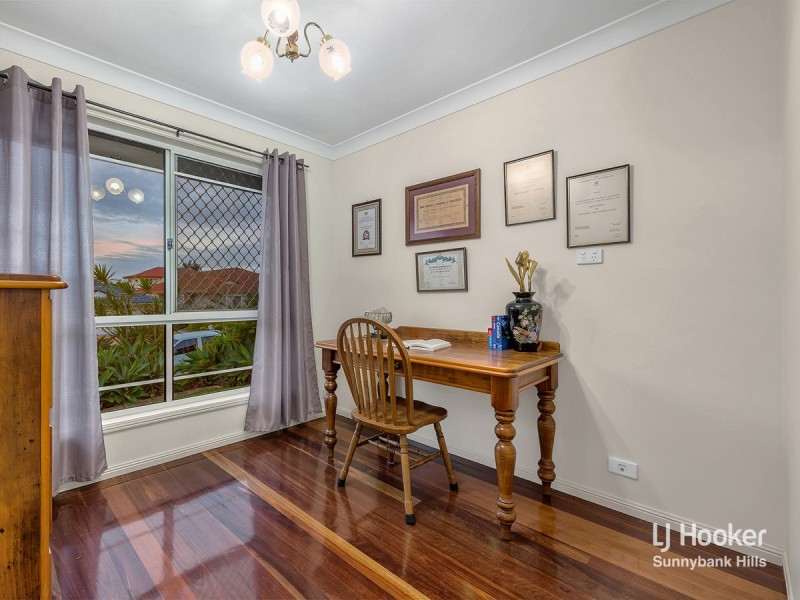 31 Cambridge Place, Wishart QLD 4122