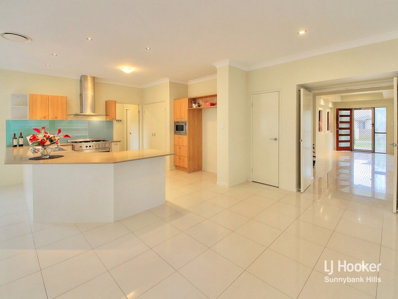 16 Henderson Street, Eight Mile Plains QLD 4113