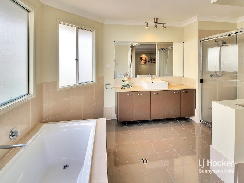 16 Henderson Street, Eight Mile Plains QLD 4113