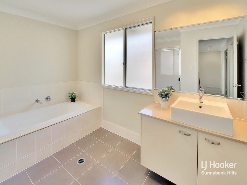 16 Henderson Street, Eight Mile Plains QLD 4113