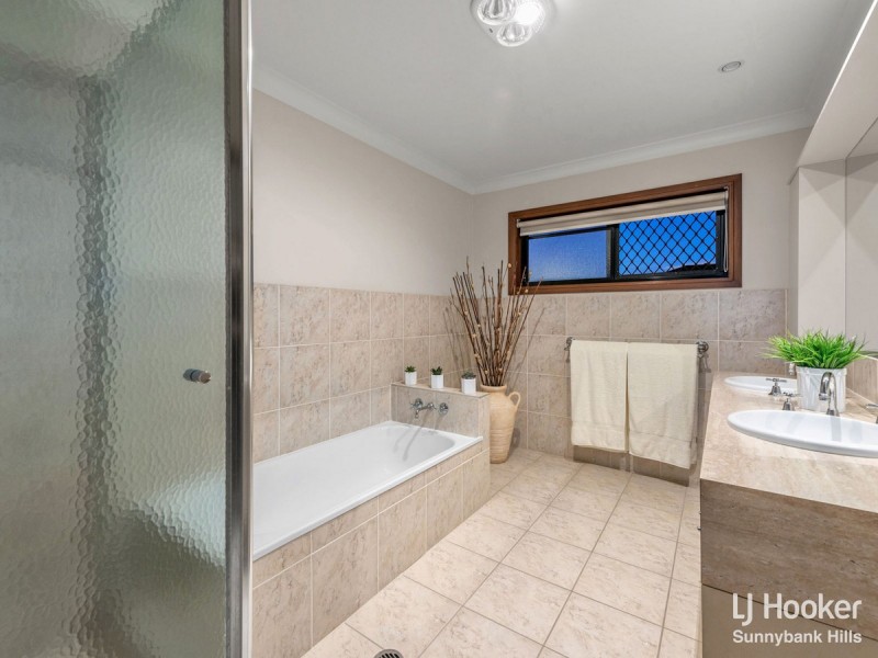 15 Kentwell Place, Wishart QLD 4122