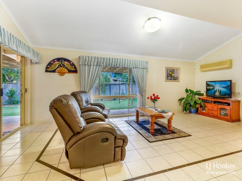 15 Aspen Crescent, Parkinson QLD 4115