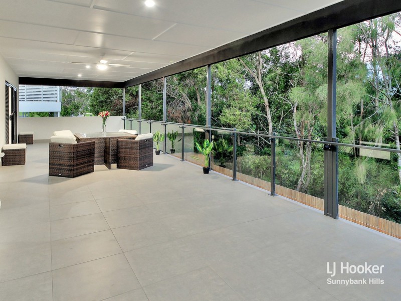 12 Nelson Place, Carindale QLD 4152