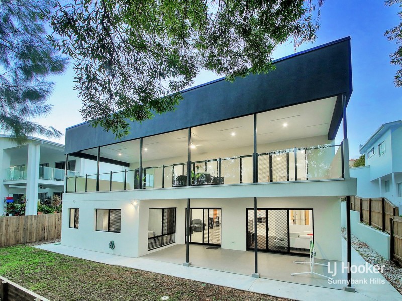 12 Nelson Place, Carindale QLD 4152