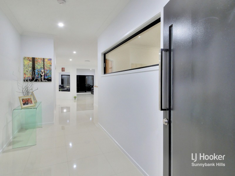 12 Nelson Place, Carindale QLD 4152