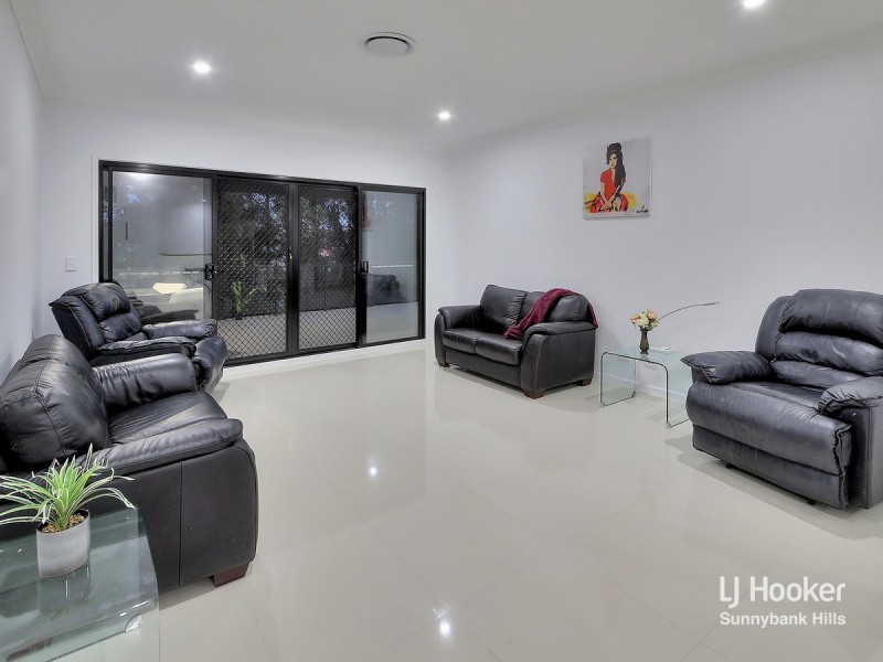 12 Nelson Place, Carindale QLD 4152