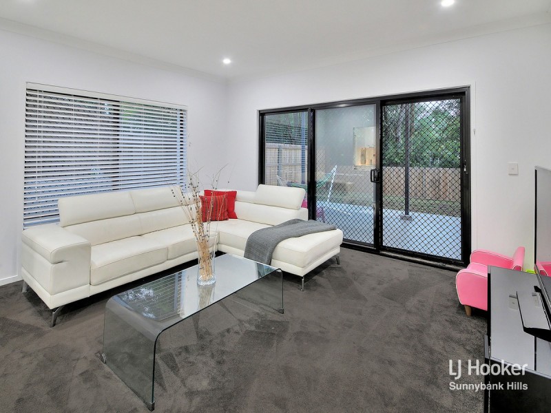 12 Nelson Place, Carindale QLD 4152