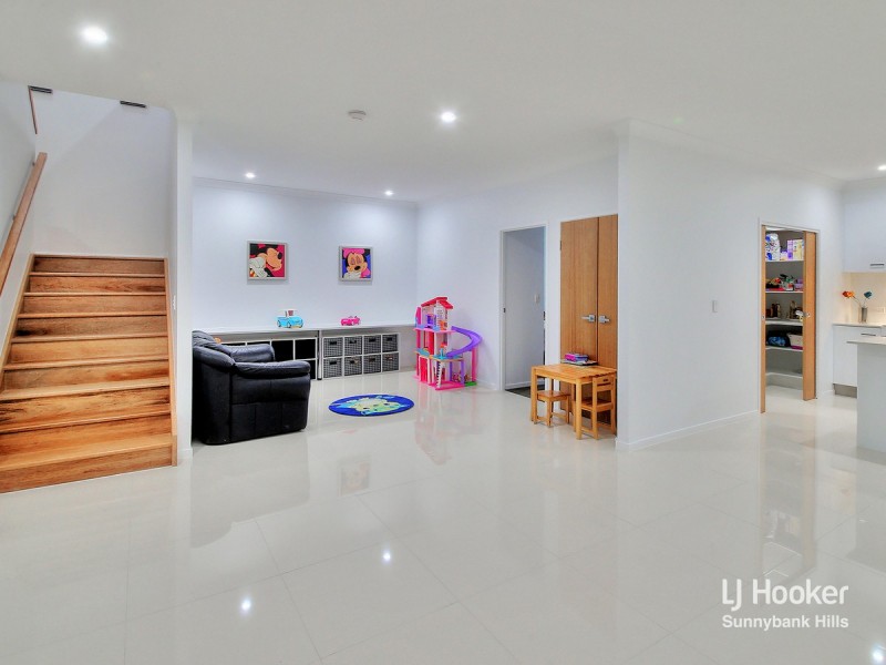 12 Nelson Place, Carindale QLD 4152