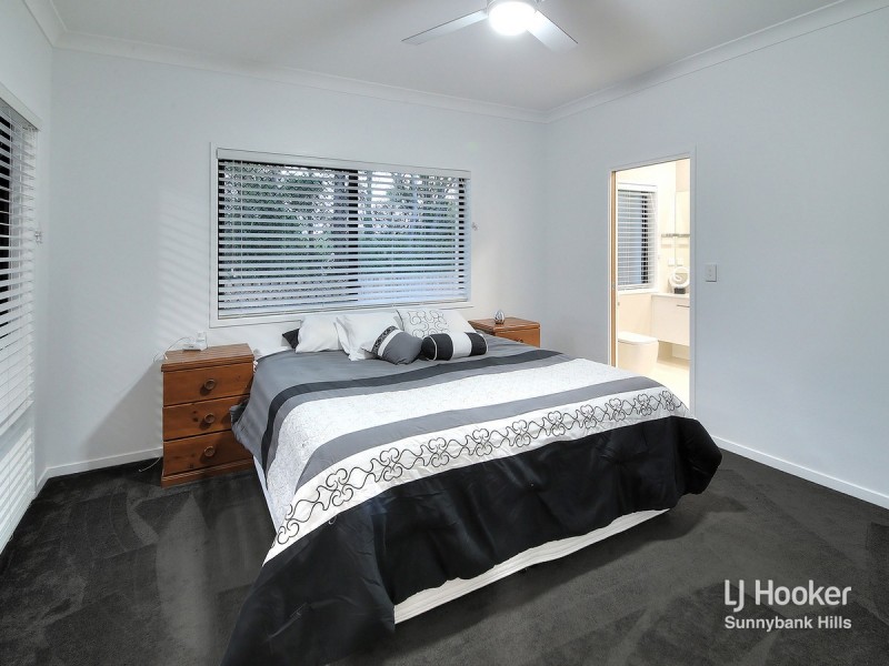 12 Nelson Place, Carindale QLD 4152
